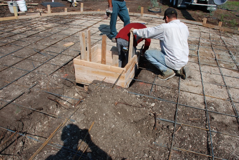 2010/05(May)/Firepit construction/800x600_2010-05-29-44 Firepit Construction.jpg